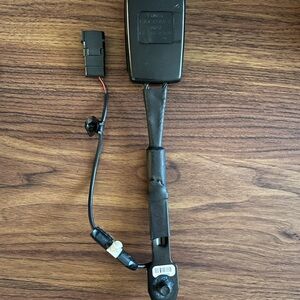 2013-2019 Ford Escape Belt Buckle used Black Automotive Seat Belt Pretensioner